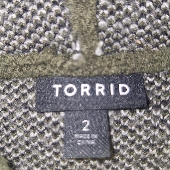 Torrid Olive Green Skull (Hearts) and Crossbones Sweater In A 2X With A Hood. - Picture 6 of 12